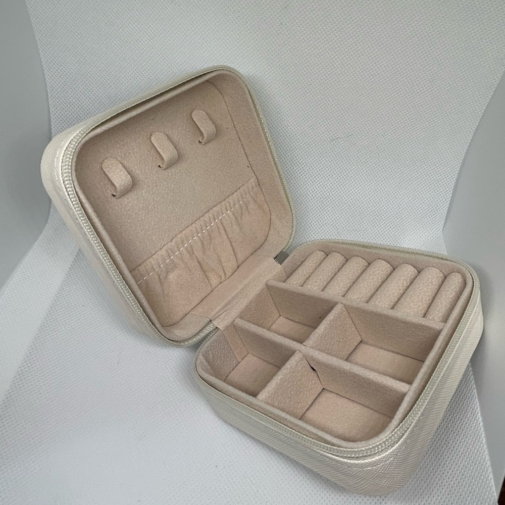 Chic Cream Jewelry Storage Case